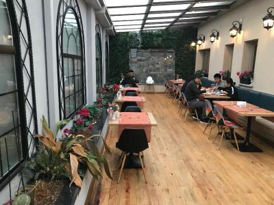 آیبار هتل بوتیک