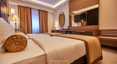 اینساید هتل شیشلی