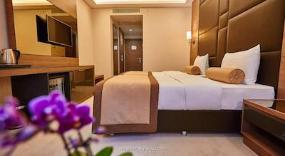 اینساید هتل شیشلی