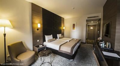 اینساید هتل شیشلی