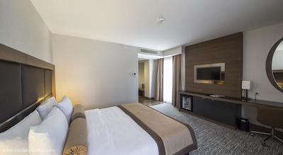 اینساید هتل شیشلی