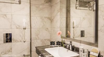 اینساید هتل شیشلی