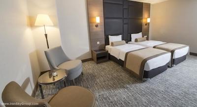 اینساید هتل شیشلی