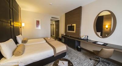 اینساید هتل شیشلی