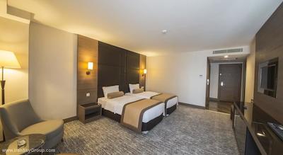 اینساید هتل شیشلی