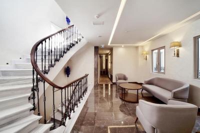 گرند هتل د پرا