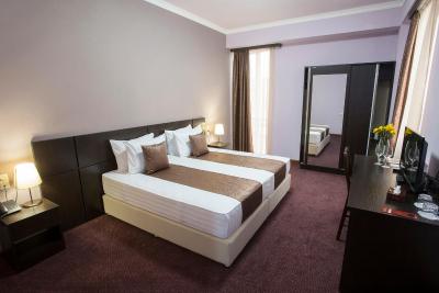 آنی سنترال این