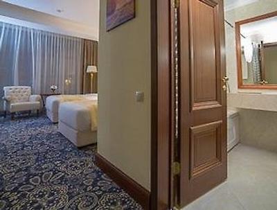 رمدا آلماتی