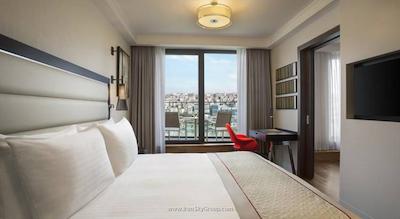 مونپیک استانبول هتل گلدن هورن