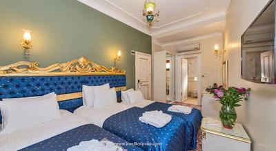 بای مورات کراون هتل تکسیم