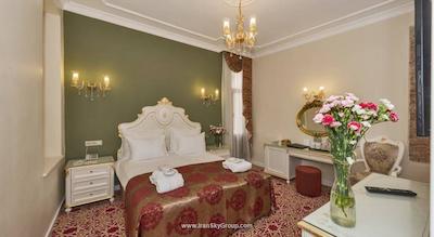 بای مورات کراون هتل تکسیم