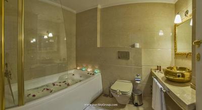 بای مورات کراون هتل تکسیم