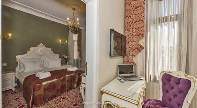 بای مورات کراون هتل تکسیم