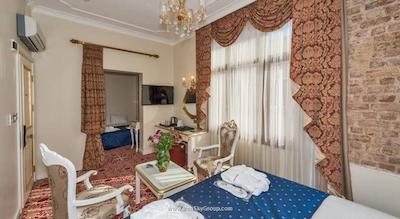 بای مورات کراون هتل تکسیم