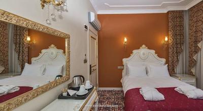 بای مورات کراون هتل تکسیم