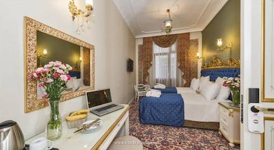 بای مورات کراون هتل تکسیم