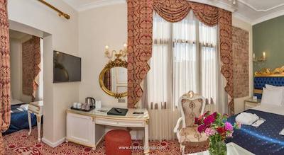 بای مورات کراون هتل تکسیم