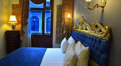 بای مورات کراون هتل تکسیم