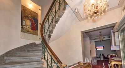 بای مورات کراون هتل تکسیم