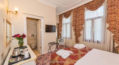 بای مورات کراون هتل تکسیم