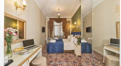 بای مورات کراون هتل تکسیم