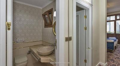 بای مورات کراون هتل تکسیم