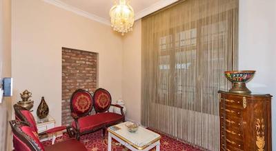 بای مورات کراون هتل تکسیم