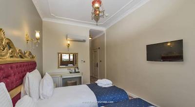 بای مورات کراون هتل تکسیم