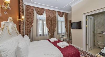 بای مورات کراون هتل تکسیم