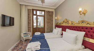 بای مورات کراون هتل تکسیم