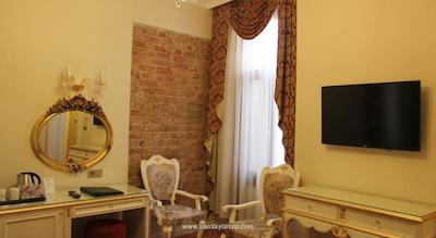 بای مورات کراون هتل تکسیم