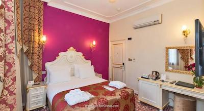 بای مورات کراون هتل تکسیم