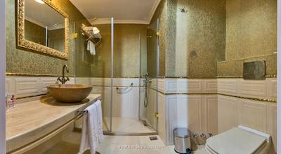 بای مورات کراون هتل تکسیم