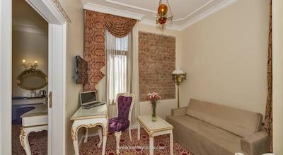 بای مورات کراون هتل تکسیم