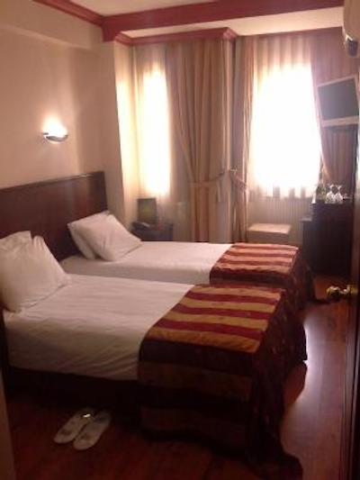 مهمت بی هتل