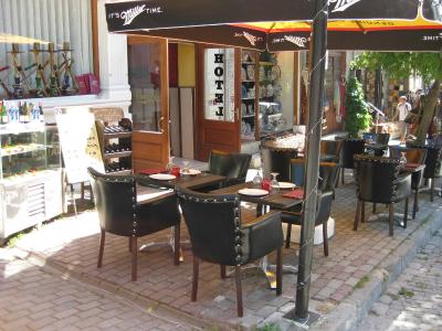 مهمت بی هتل