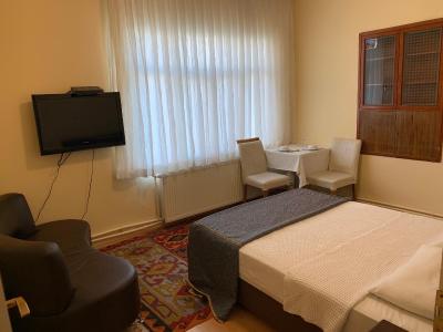 مهمت بی هتل