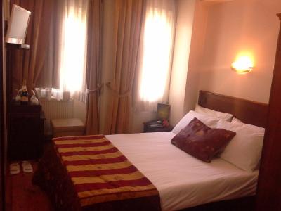 مهمت بی هتل