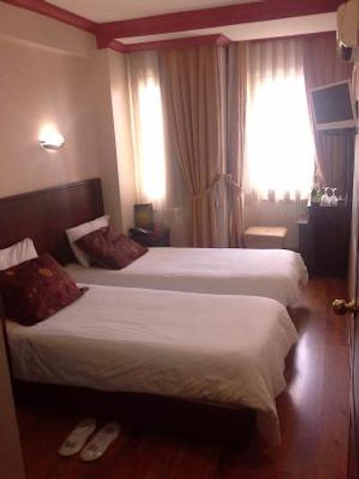 مهمت بی هتل