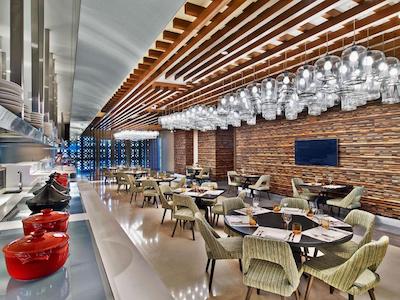 وی هتل دبی-کیوریو کالکشن هیلتون