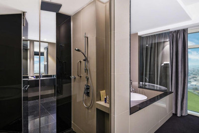 وی هتل دبی-کیوریو کالکشن هیلتون
