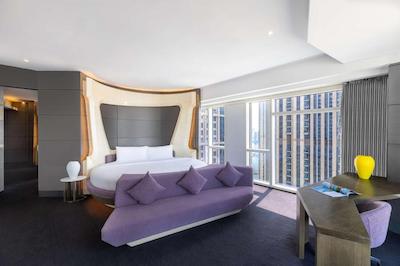 وی هتل دبی-کیوریو کالکشن هیلتون