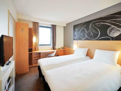 آیبیس مسکو داینامو