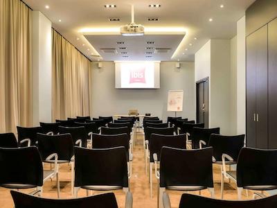 آیبیس مسکو داینامو