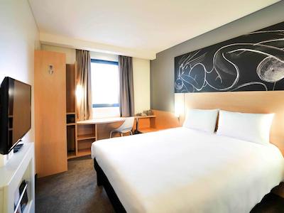 آیبیس مسکو داینامو