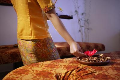 ازتون پریریتی سیمتوپنگ هتل اند کنفرانس سنتر