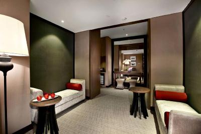 ازتون پریریتی سیمتوپنگ هتل اند کنفرانس سنتر