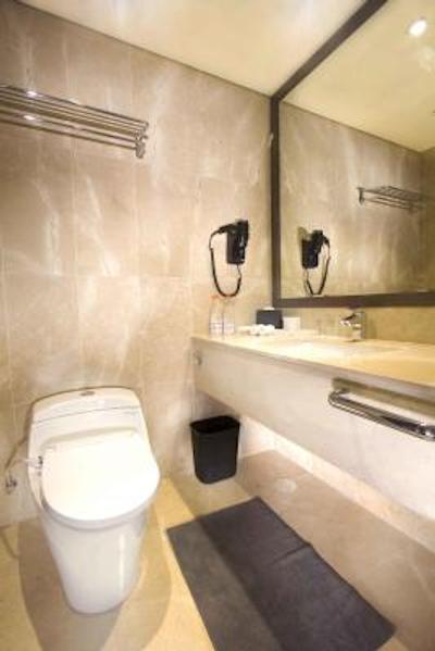 ازتون پریریتی سیمتوپنگ هتل اند کنفرانس سنتر