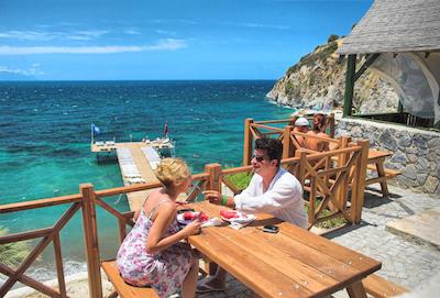 لادونيا هتل آداکوله