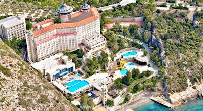 لادونيا هتل آداکوله